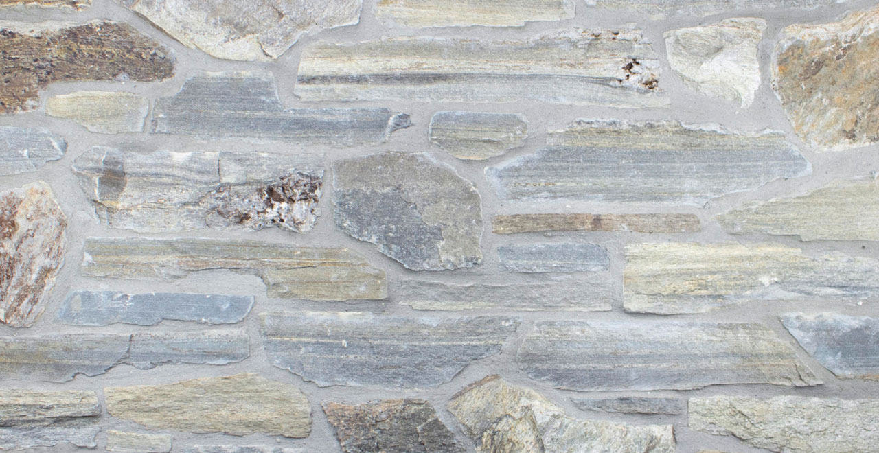 Silver Patina Siena veneer stone masonry - fieldledge stone veneer - fieldstone + ledgestone veneer blend - Buechel Stone product swatch photo - Full & Thin Stone Veneer