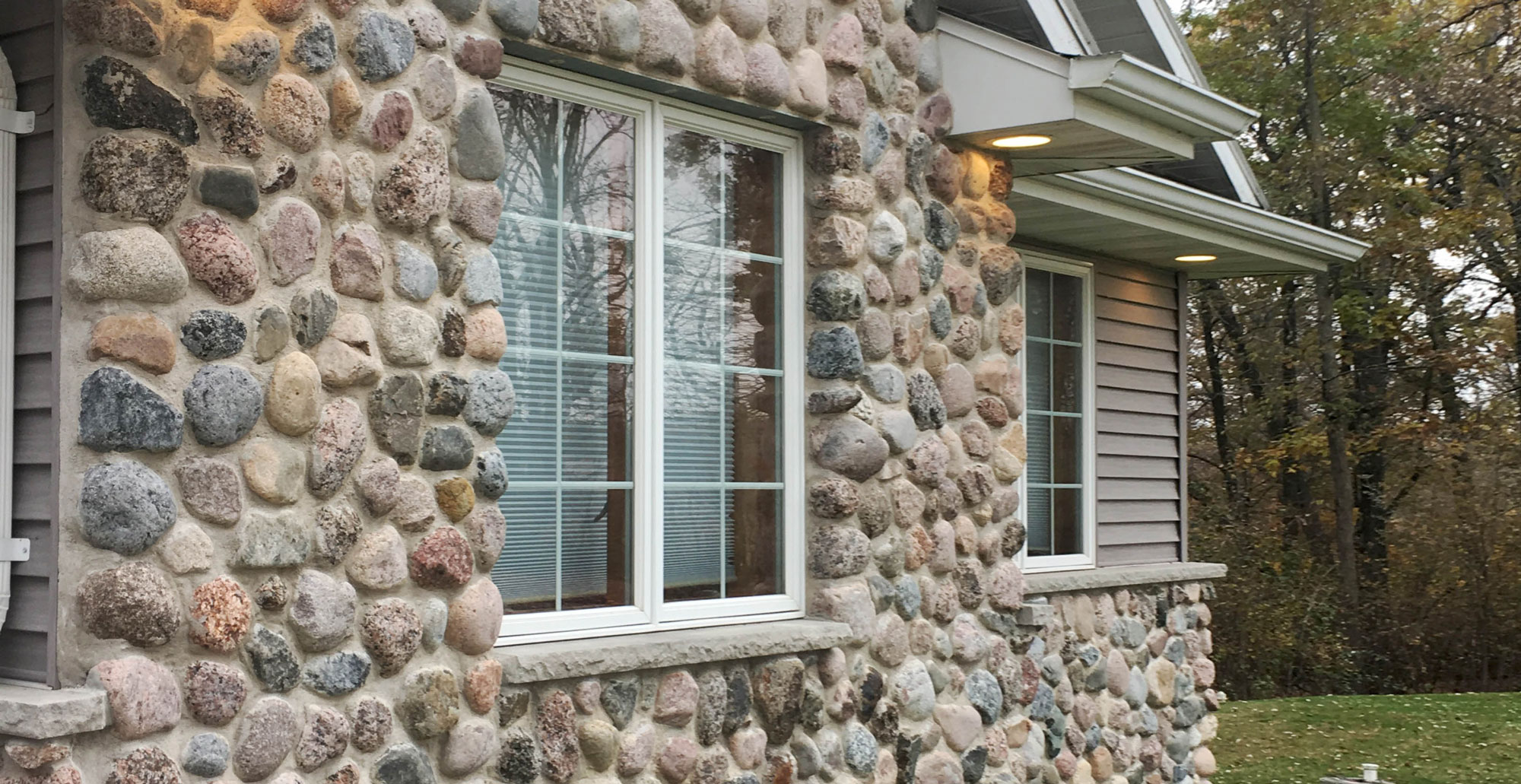 Veneer Stone Home Facade - Granite Cobbles Stone Veneer & Siding