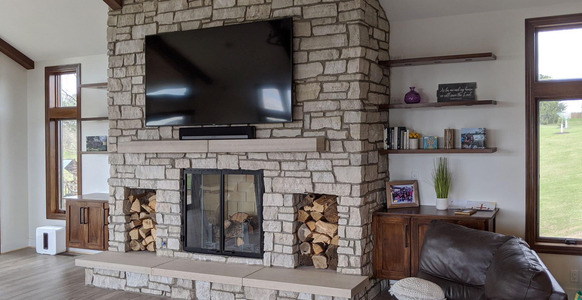 Modern Rustic Living Room Design With Veneer Stone Fireplace Tv Wall Decor Buechel Stone,Graphic Design Jobs Nc